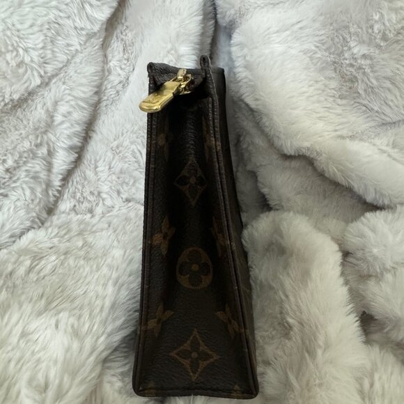 Louis Vuitton Poche Toilette 19 - Picture 3 of 15